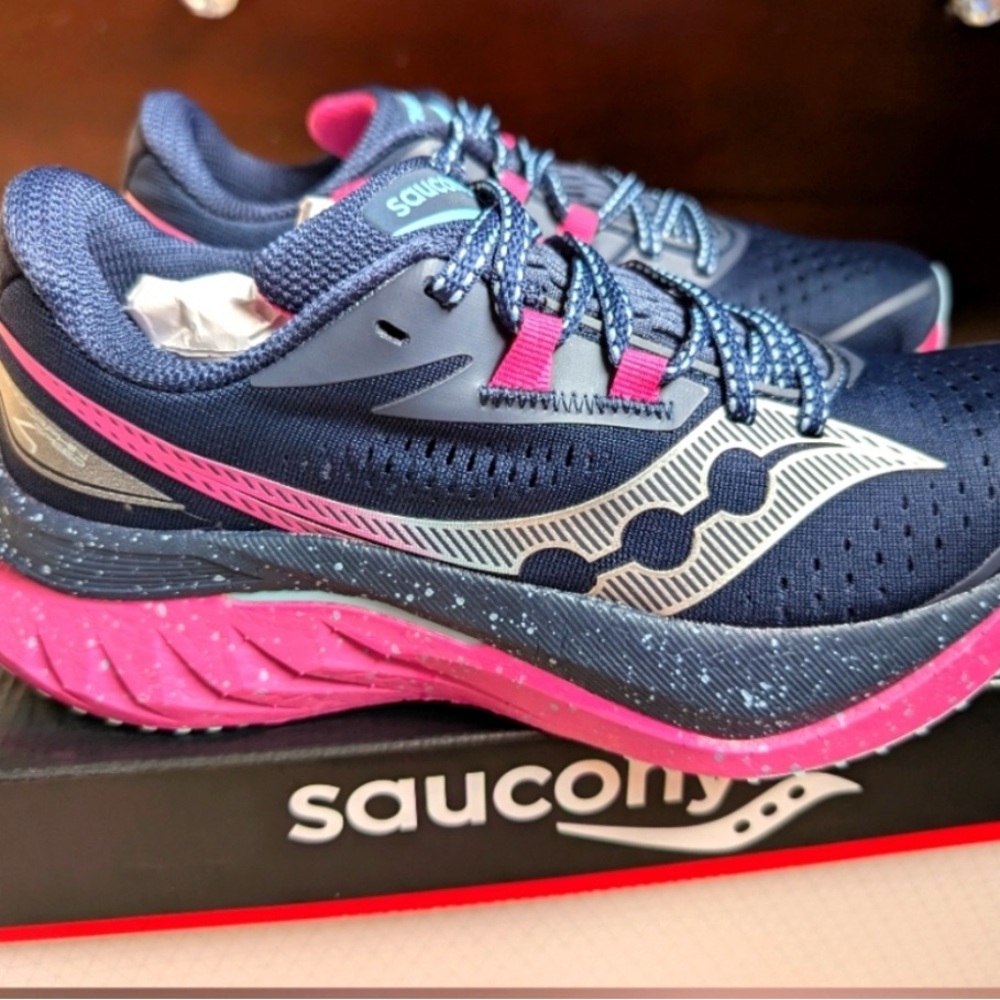 NWT Saucony Women's Endorphin Speed 4 Size 8.0
